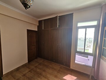 Room in 3 BHK Apartment at Gomti Nagar – for Sale