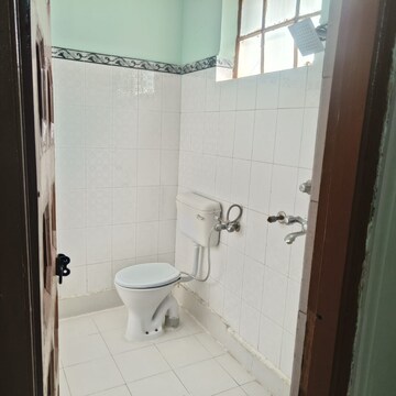 Bathroom in 2.5 BHK Villa at Sector 21 – for Rent