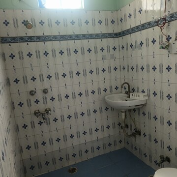 Bathroom in 2.5 BHK Villa at Sector 21 – for Rent