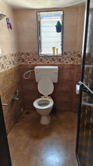 Attached Bathroom in 2 BHK Apartment at Sai Deep Andheri, Andheri East – for Rent