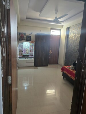 Room in 4 BHK Apartment at Narayan Vihar – for Sale