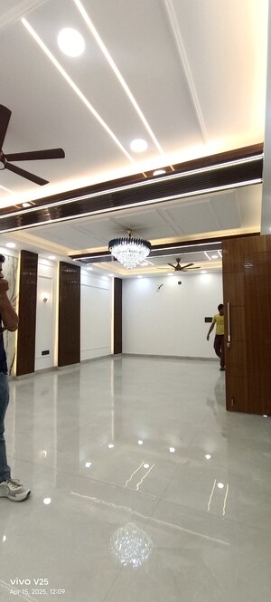 Building Lobby in 4 BHK Builder Floor at Tirupati Complex Vaishali, Vaishali Sector 3 – for Sale