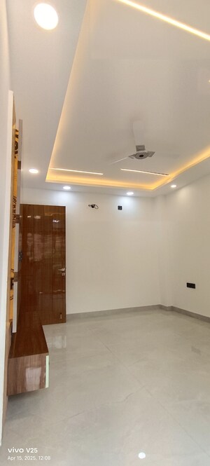 Room in 4 BHK Builder Floor at Tirupati Complex Vaishali, Vaishali Sector 3 – for Sale