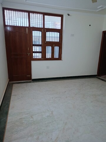Room in 2 BHK Builder Floor at Sector 46 – for Rent