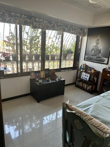 Master Bedroom in 4 BHK Apartment at Shams Palace, Bandra West – for Rent