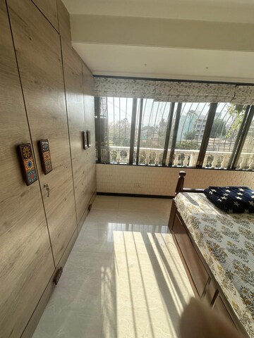 Master Bedroom in 4 BHK Apartment at Shams Palace, Bandra West – for Rent