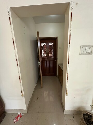 Room in 4 BHK Apartment at Suchidham Complex, Goregaon East – for Rent