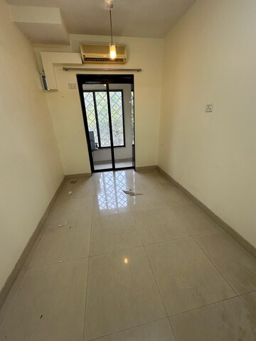 Room in 4 BHK Apartment at Suchidham Complex, Goregaon East – for Rent