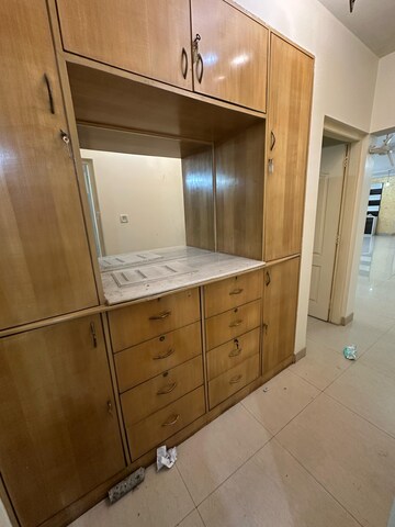 Furnished Amenities in 4 BHK Apartment at Suchidham Complex, Goregaon East – for Rent