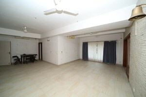 Building Lobby in 2 BHK Apartment at Jodhpur Park – for Sale