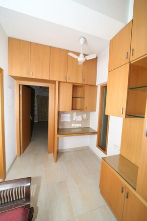 Room in 2 BHK Apartment at Jodhpur Park – for Sale