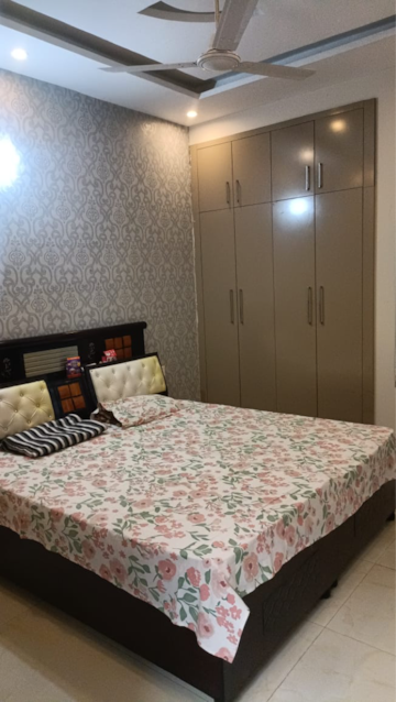 Room in 3 BHK Apartment at Sunshine Enclave, Vip Road – for Rent