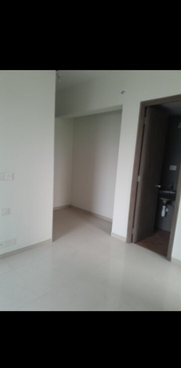 Master Bedroom in 2 BHK Apartment at Kalpataru Paramount, Kapur Bawdi – for Rent