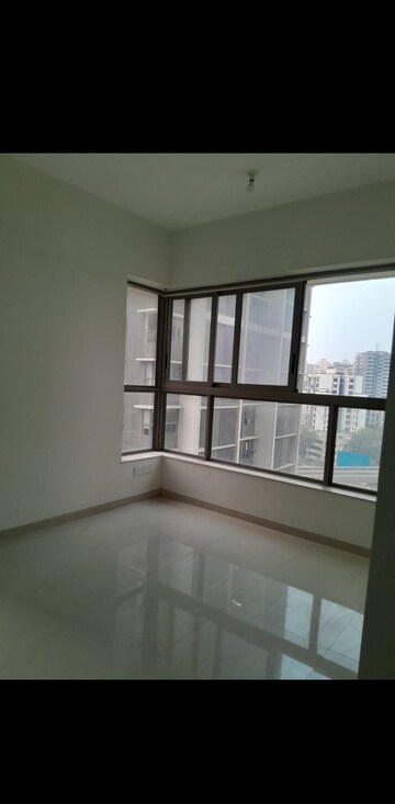 Master Bedroom in 2 BHK Apartment at Kalpataru Paramount, Kapur Bawdi – for Rent