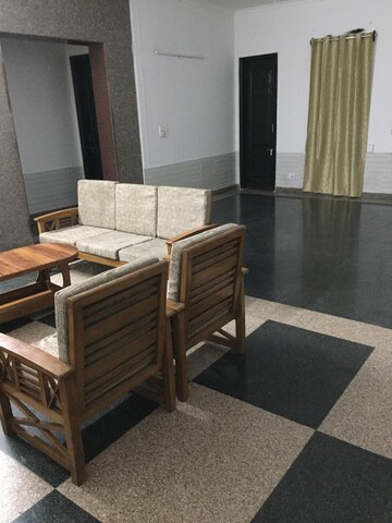 Bedroom in 3 BHK Builder Floor at Sector 46 – for Rent