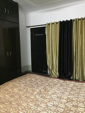 Bedroom in 3 BHK Builder Floor at Sector 46 – for Rent