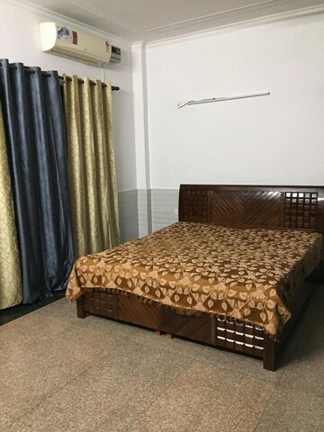 Bedroom in 3 BHK Builder Floor at Sector 46 – for Rent