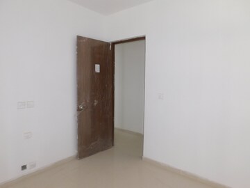 Room in 2 BHK Apartment at Kalpataru Immensa, Kolshet Road – for Sale