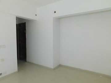 Room in 2 BHK Apartment at Kalpataru Immensa, Kolshet Road – for Sale