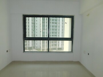 Room in 2 BHK Apartment at Kalpataru Immensa, Kolshet Road – for Sale