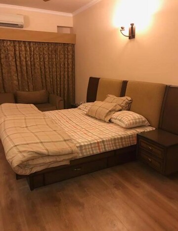 Bedroom in 4 BHK Apartment at Unitech Heritage City, Sector 25 – for Rent