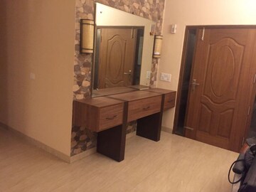 Bathroom in 4 BHK Apartment at Unitech Heritage City, Sector 25 – for Rent