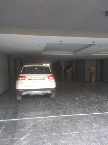 Parking in 4 BHK Builder Floor at New Friends Colony – for Sale