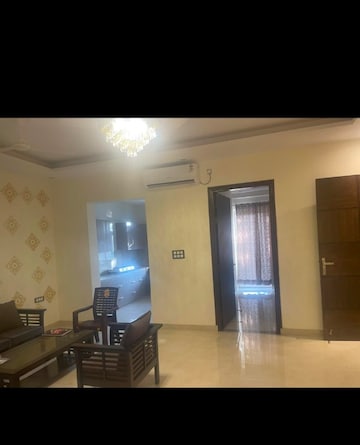 Living Room in 3 BHK Builder Floor at SAS Tower, Sector 38 – for Rent
