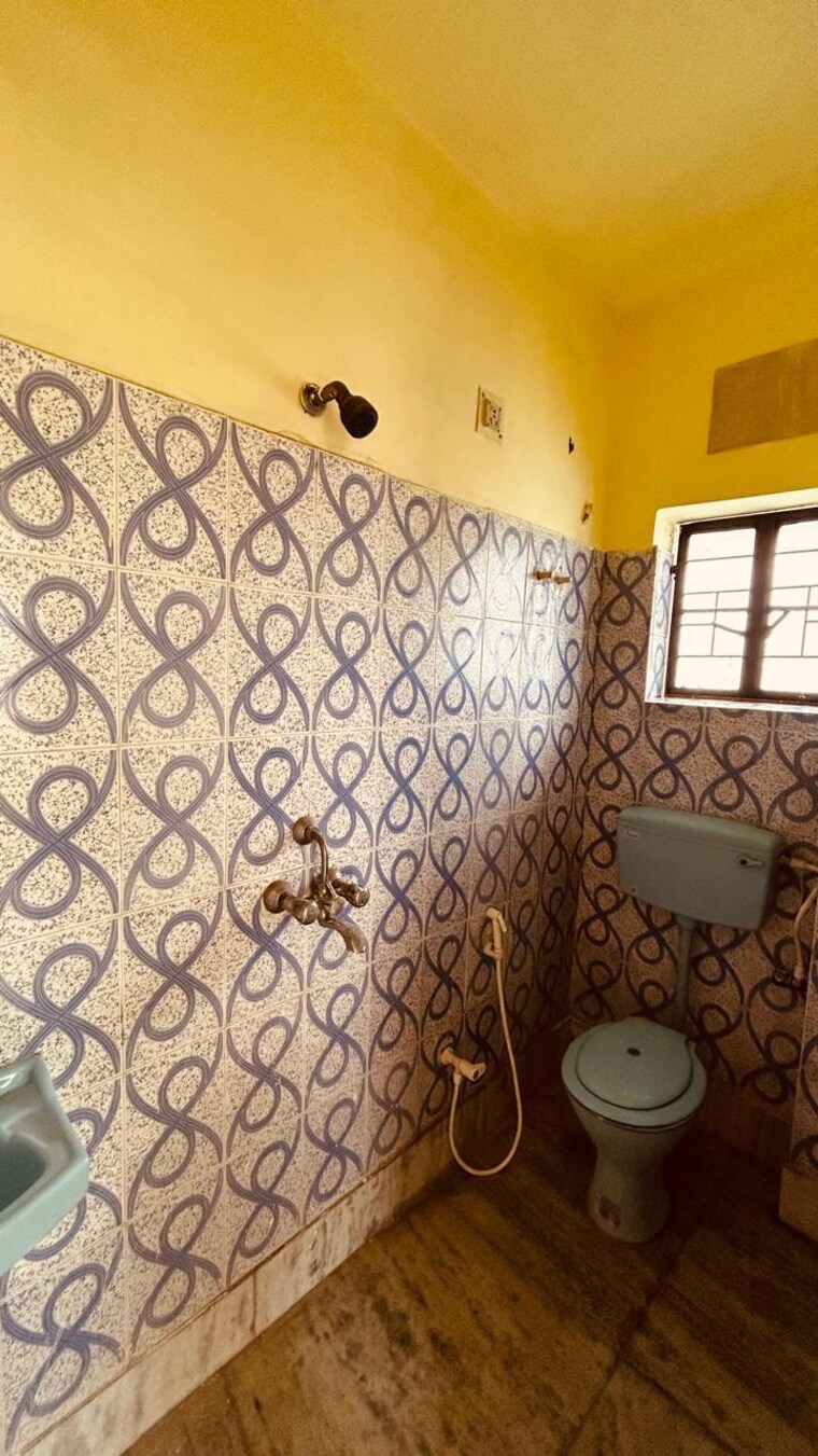 Bathroom, new alipore 3 Bedroom 1250 Sq.Ft. Builder Floor In New Alipore Kolkata 8486071