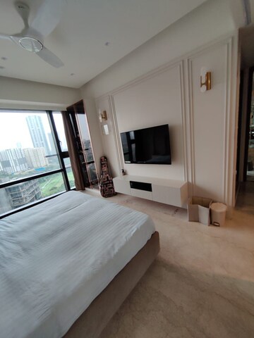 Room in 3 BHK Apartment at Lodha Marquise, Worli – for Rent