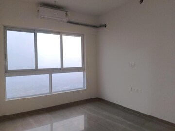 Room in 2 BHK Apartment at Kandivali East – for Sale