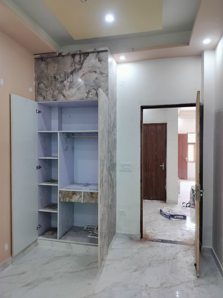 Room, prestigious-friends-colony 4 Bedroom 95 Sq.Yd. Independent House In Rasulpur Ghaziabad 8486394