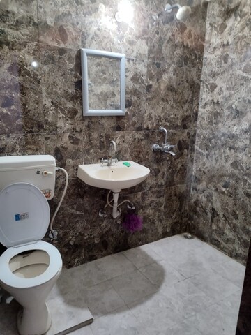 Bathroom in 1 RK Builder Floor at Sector 28 – for Rent