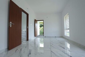 Room in 3 BHK Villa at Kalepully – for Sale