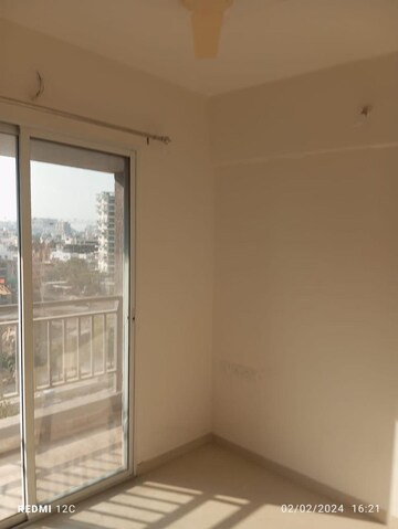 Master Bedroom in 2 BHK Apartment at Kohinoor Zen Estate, Kharadi – for Rent