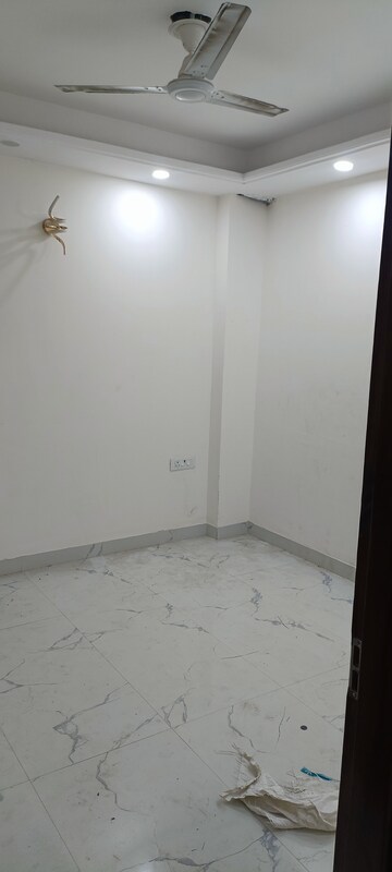 Room in 3 BHK Builder Floor at Khirki Extension – for Rent