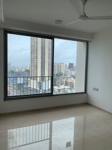 Room in 3 BHK Apartment at Oberoi Sky City, Borivali East – for Rent