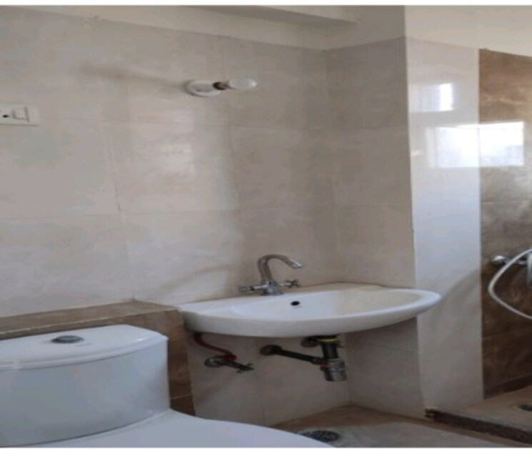 Bathroom, krishna nagar 2.5 Bedroom 450 Sq.Ft. Builder Floor In Krishna Nagar Delhi 8486754