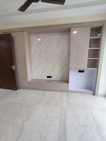 Room in 3 BHK Builder Floor at Sector 25 – for Rent