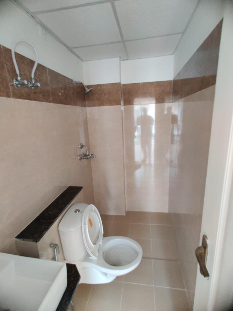 Bathroom, sushma-valencia 3 Bedroom 2250 Sq.Ft. Apartment In Nagla Road Zirakpur 8486898