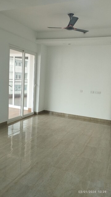 Room in 3 BHK Apartment at Sunteck Maxxworld, Naigaon East – for Rent
