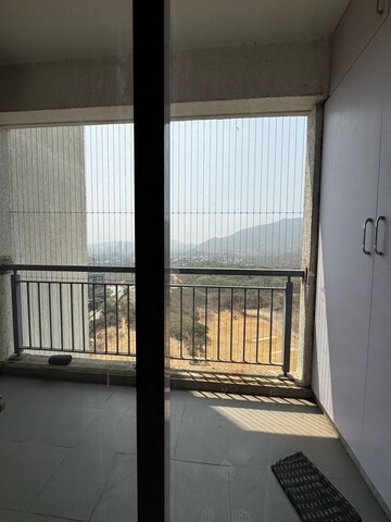 Room in 1 BHK Apartment at Raunak Bliss, Ghodbunder Road – for Rent