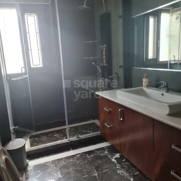 Attached Bathroom in 3 BHK Builder Floor at Defence Colony – for Rent