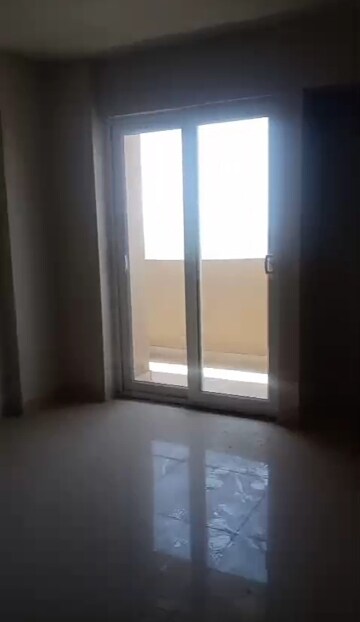 Room in 3 BHK Apartment at Eldeco Live By The Greens, Sector 150 – for Sale