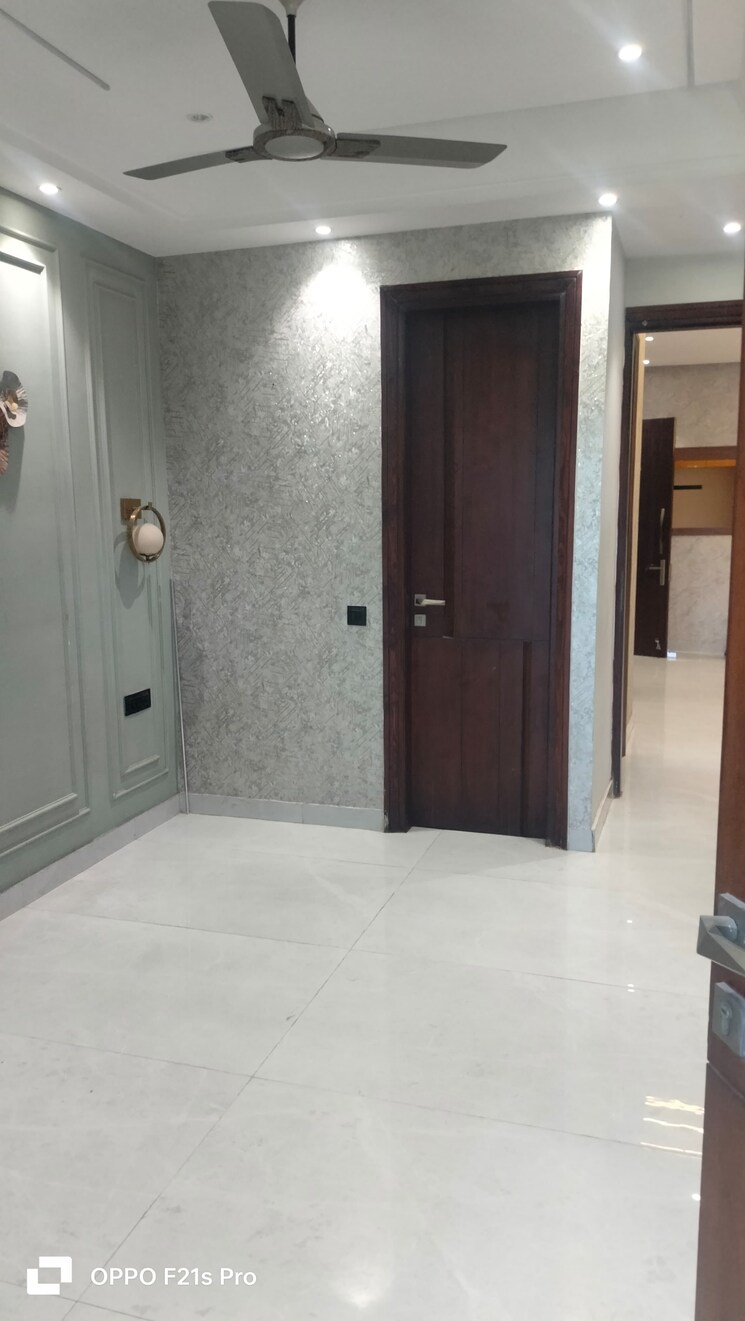 Room, sector 18 dwarka 3 Bedroom 1600 Sq.Ft. Apartment In Sector 18 Dwarka Delhi 8487402