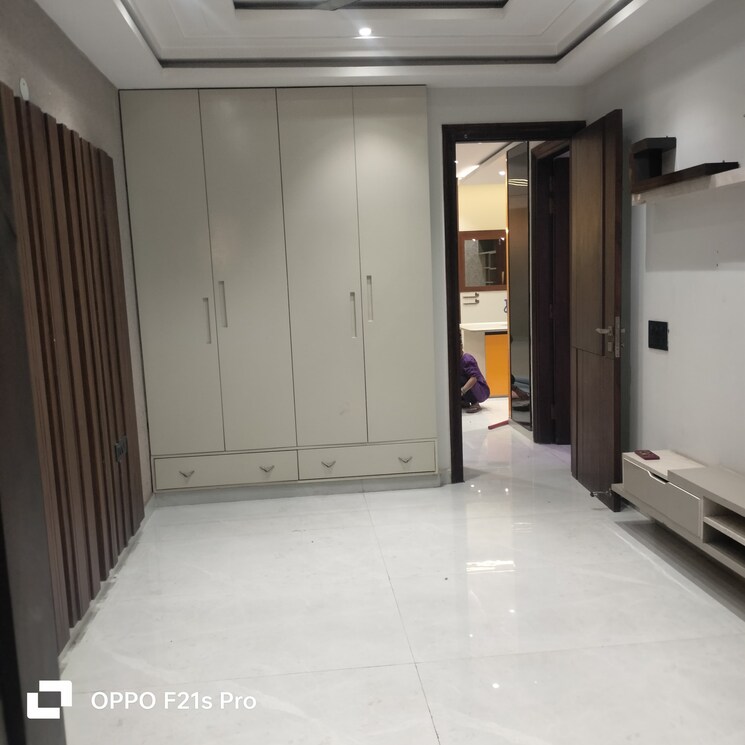 Room, sector 18 dwarka 3 Bedroom 1600 Sq.Ft. Apartment In Sector 18 Dwarka Delhi 8487402