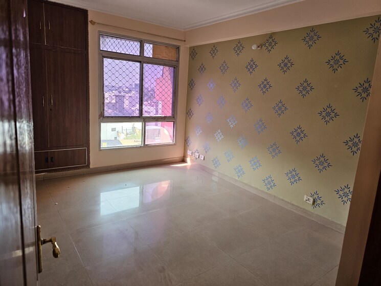 Room, sector 18 dwarka 3 Bedroom 1600 Sq.Ft. Apartment In Sector 18 Dwarka Delhi 8487402