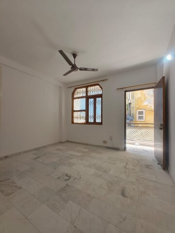 Room in 2 BHK Builder Floor at Paryavaran Complex – for Rent