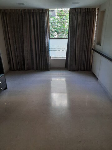 1 BHK Apartment For Rent in Grant Road