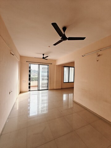 Room in 2 BHK Apartment at Surana Saffron Avenue, Bavdhan – for Rent